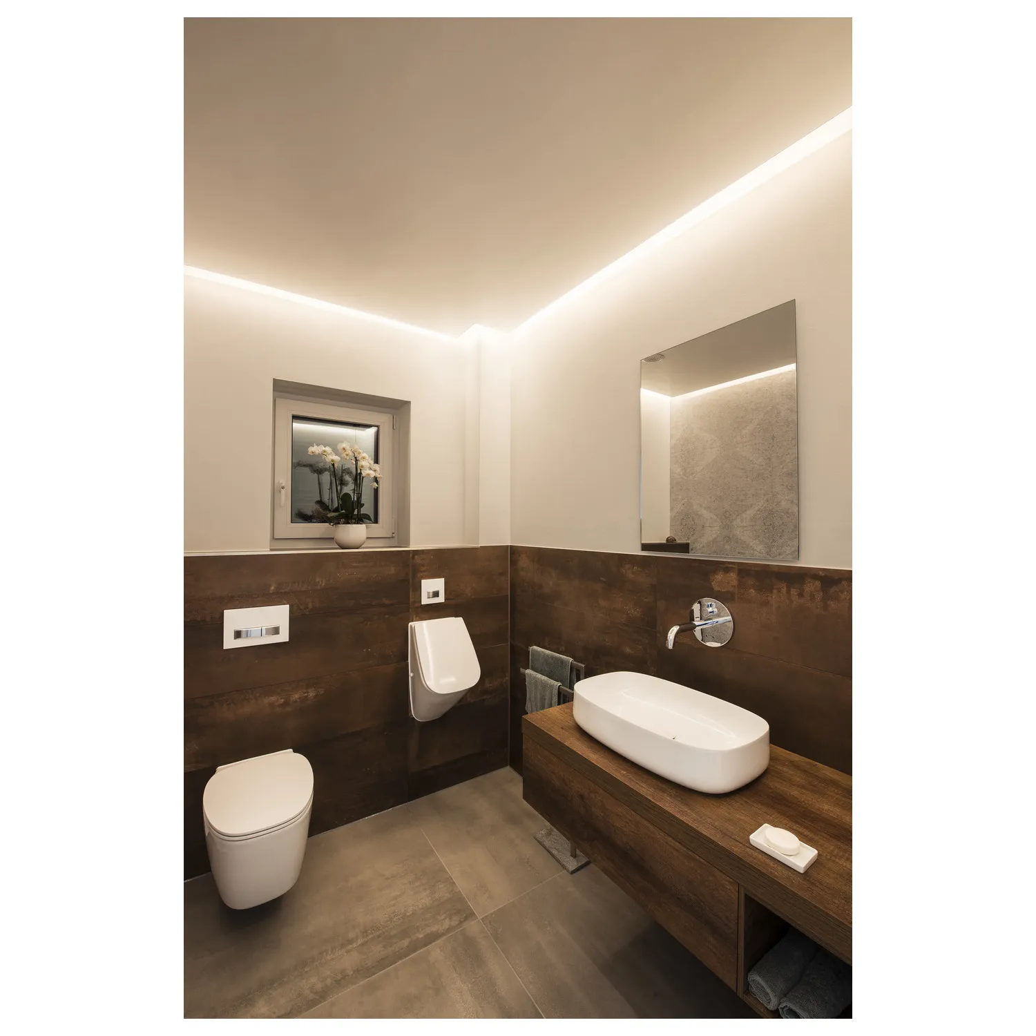 GRAZIA 10 LED opbouwprofiel, geribbeld, 45° montageklem zichtbaar, 2 s