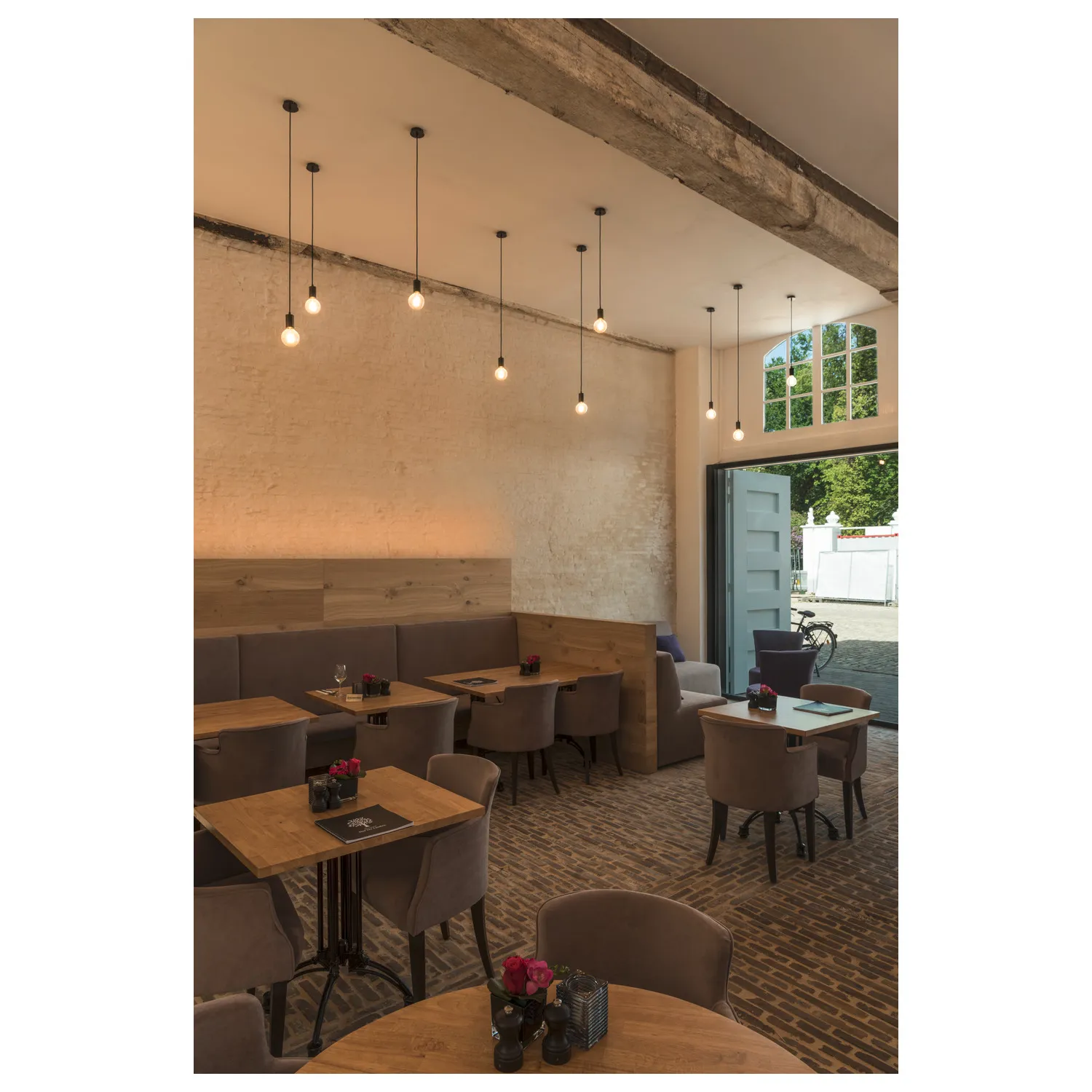 Plafondrozet, 1 uitgang, rond, zwart, incl. trekontlasting