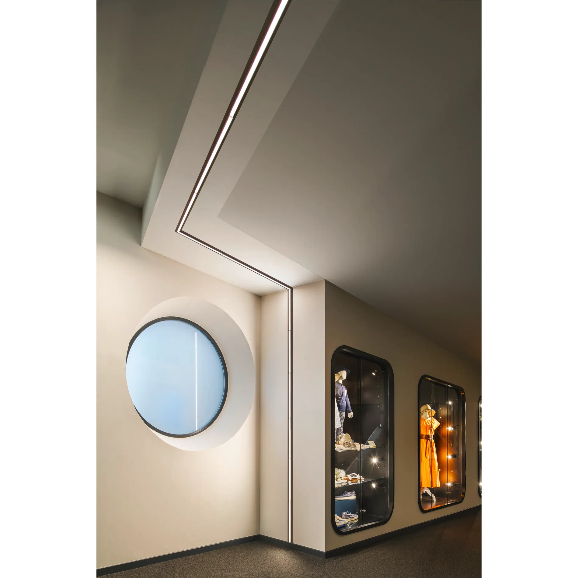 IN-LINE 44 48V TRACK, opaal, DALI, spot, zwart/zwart, 14W, 1180lm, 300