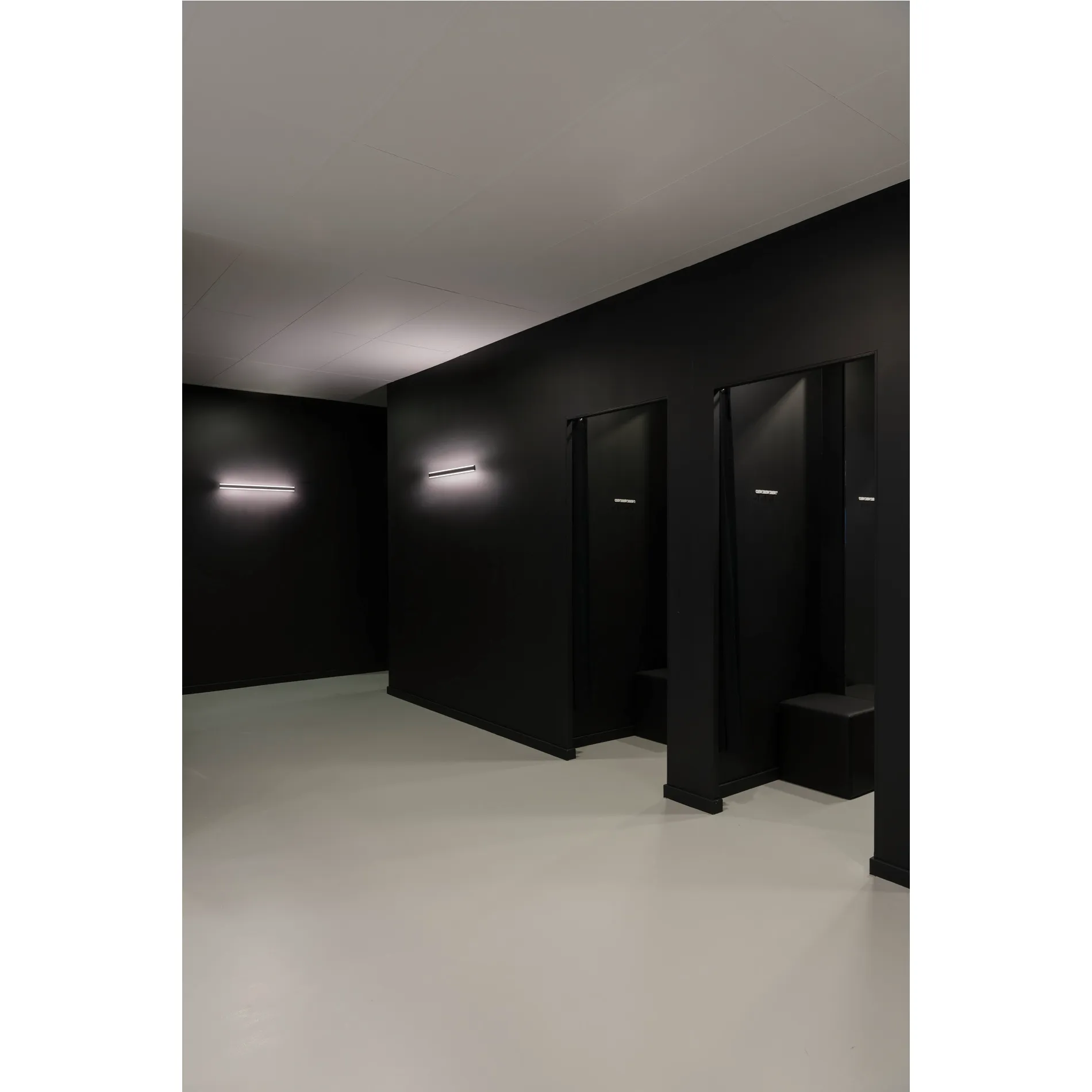 ONE LINEAR 50, wandopbouwarmatuur, UP/DOWN, 2700/3000K, PHASE, zwart