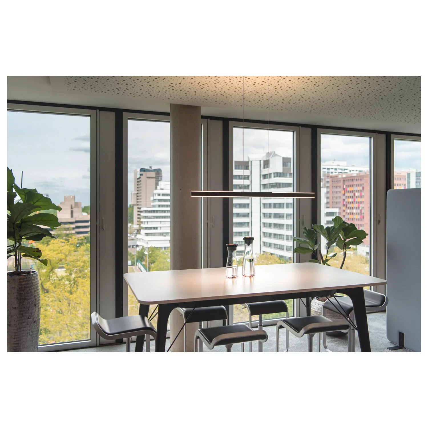 ONE LINEAR 100 FASE up/down, pendelarmatuur zwart 24W 2700/3000K