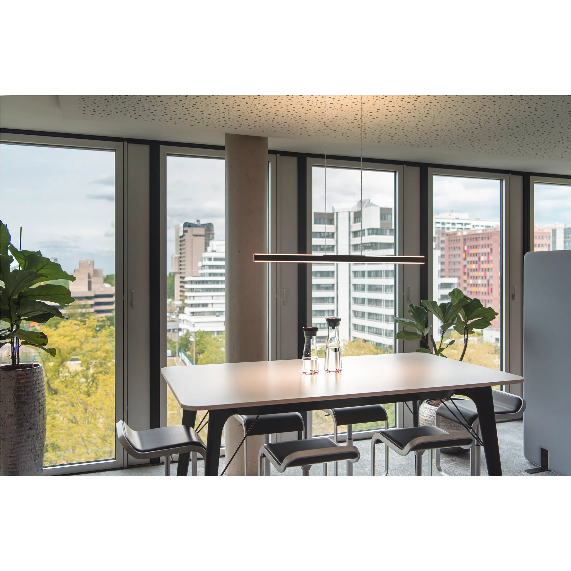 ONE LINEAR 100 FASE up/down, pendelarmatuur zwart 24W 2700/3000K