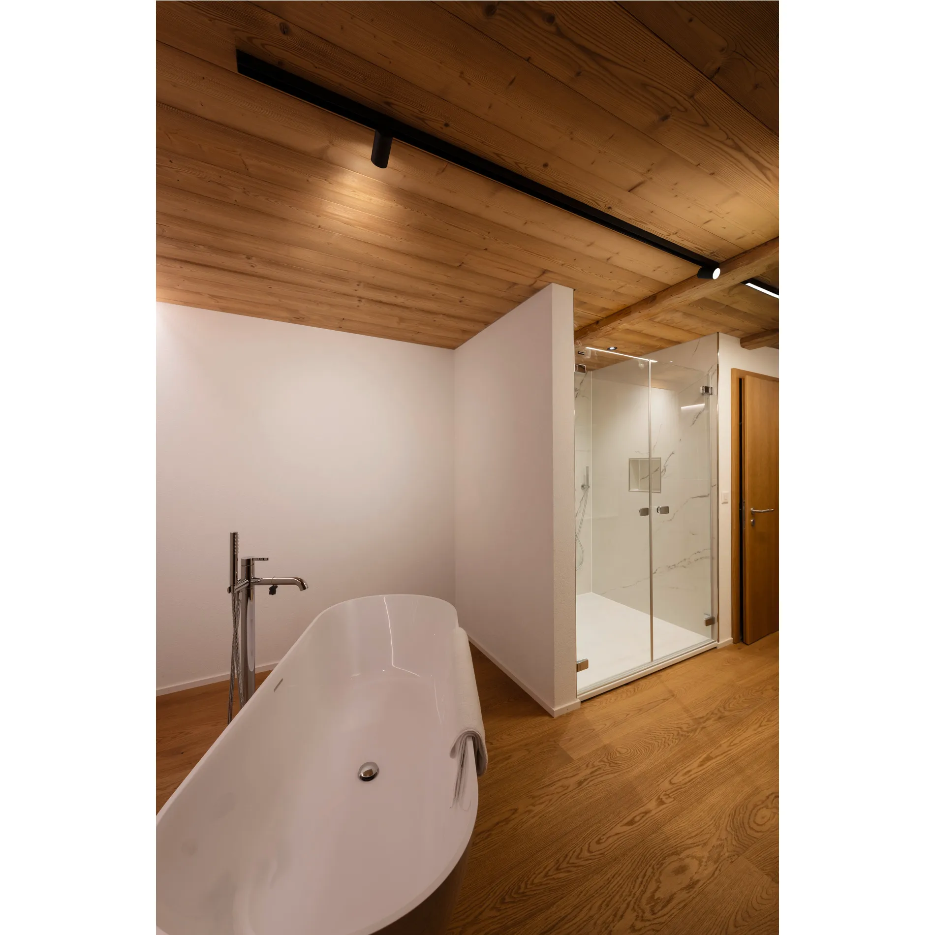 IN-LINE 44 48V TRACK, opaal, DALI, spot, zwart/zwart, 14W, 1180lm, 300